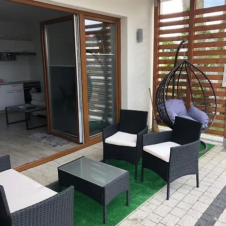 Apartment Polna Z Ogrodem