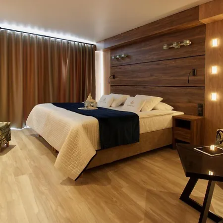 Aparton Hotel *