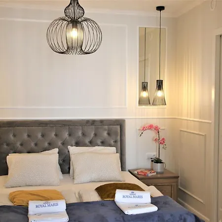 Royal Maris 3 Apartments: Prime Location *