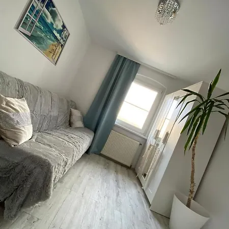 Niebianska Przystan Apartment *