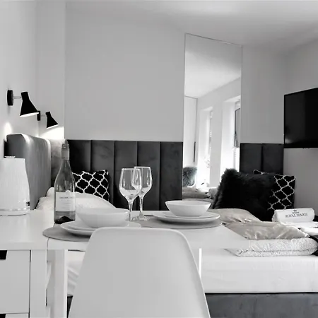 Royal Maris 5: Retreat Near & Harbor Apartment Ustka