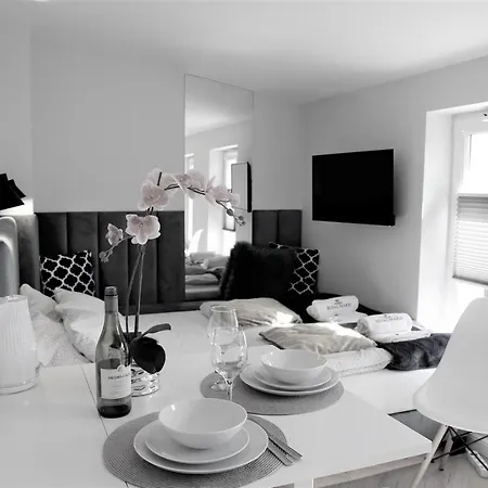Royal Maris 5: Retreat Near & Harbor Apartment Ustka