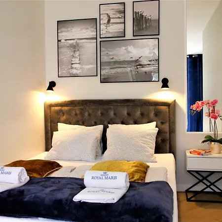 Royal Maris 7: Retreat Near & Port Apartment *