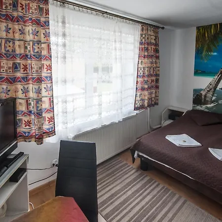 Bed & Breakfast Goscinne Korsarz 3*