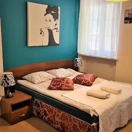 Pokoje Goscinne W Starym Kinie Homestay