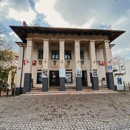 Pokoje Goscinne W Starym Kinie *