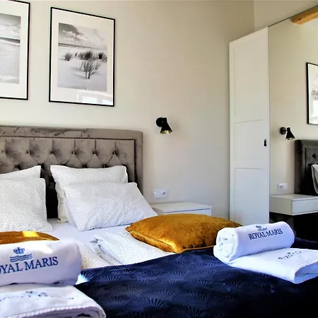 Royal Maris 2: Haven Near And Port Apartment *