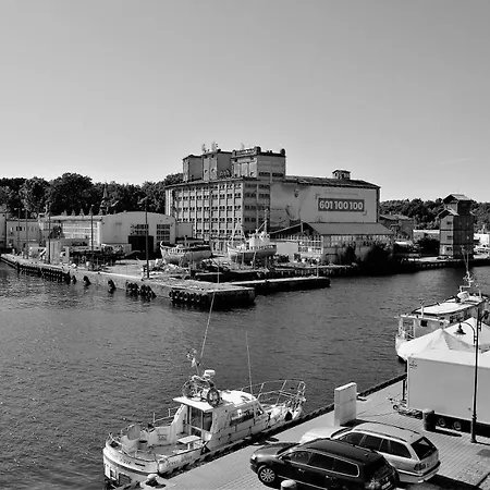 Royal Maris 2: Haven Near And Port *
