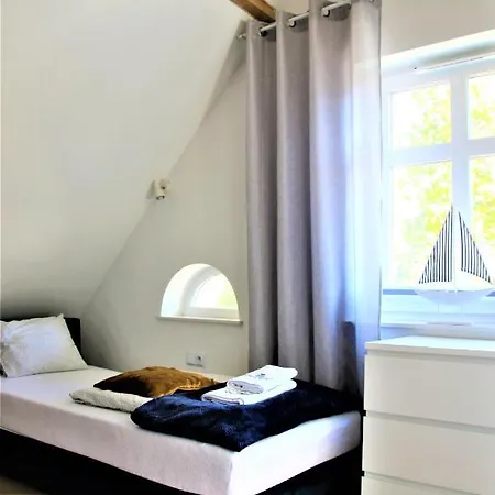 Royal Maris 2: Haven Near And Port Apartment *
