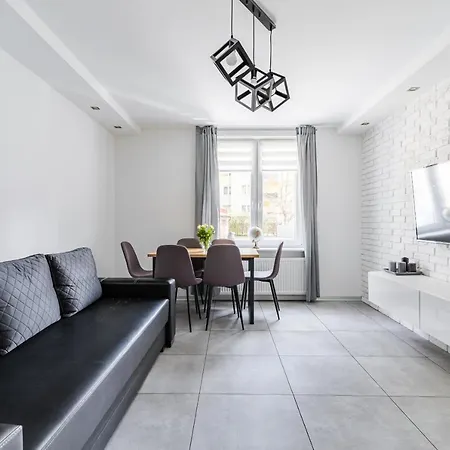 Plac Dabrowskiego Apartment *