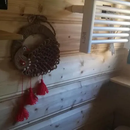 Woodorf-drewnem: Riverside Log With Outdoor Activities Holiday home *