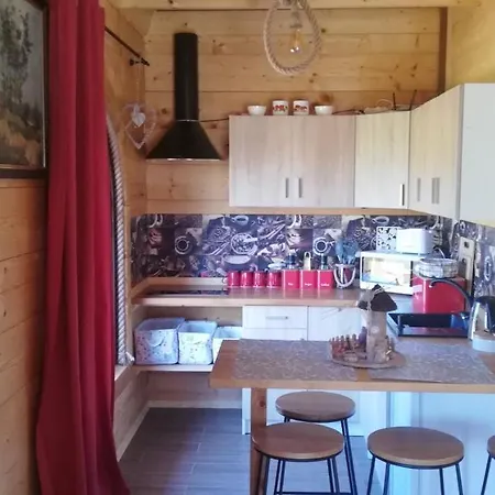 Holiday home Woodorf-drewnem: Riverside Log With Outdoor Activities *