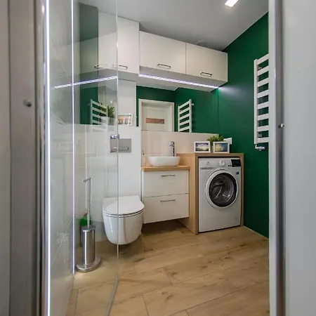 Tercet, Sonata Apartment *