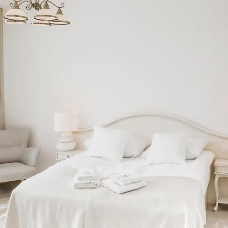 Columbus - Marynarki Polskiej 2 Bed & Breakfast *