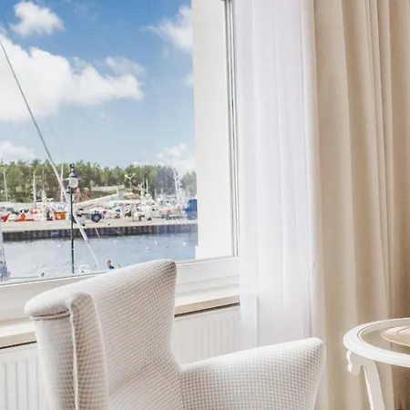 Columbus - Marynarki Polskiej 2 Bed & Breakfast Ustka