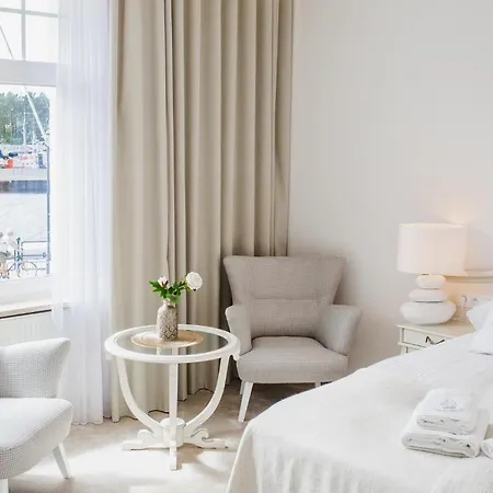 Columbus - Marynarki Polskiej 2 Bed & Breakfast