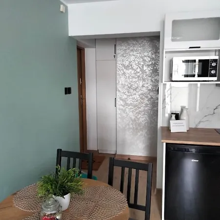 Tercet, Sonata Apartment