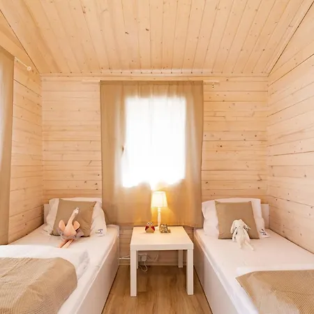 Marina Lodge *