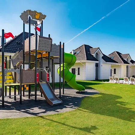 Holiday home Family - Dwupoziomowe Z Basenem Ustka