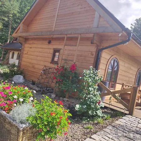 Woodorf-drewnem: Riverside Log With Outdoor Activities Holiday home *