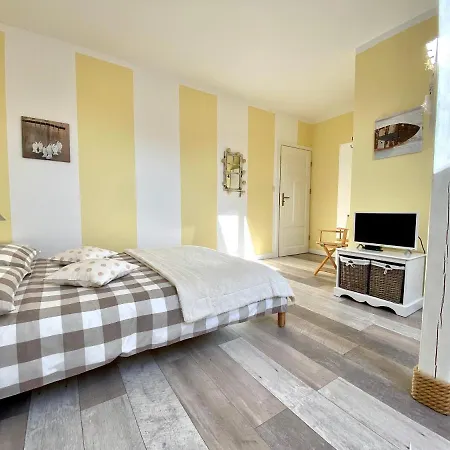 Szary Domek Apartamenty Ustka * Ustka