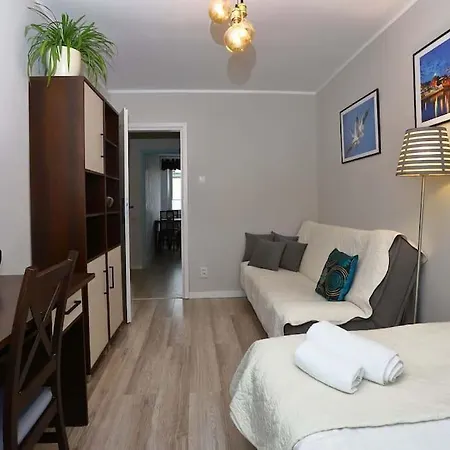 Samodzielne 3-pokojowe Mieszkanie Blisko Plazy Apartment