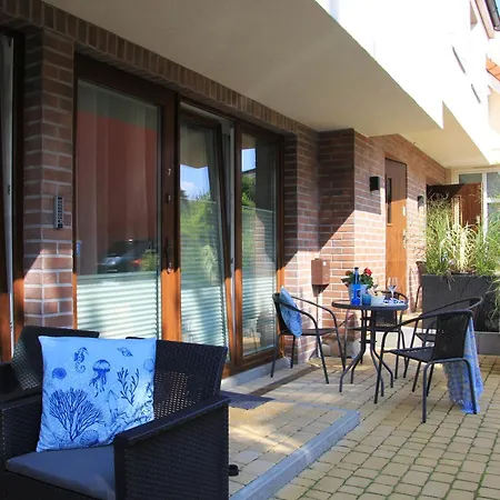 Royal Maris 7: Retreat Near & Port Apartment *