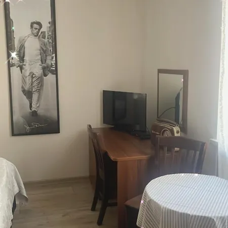 Pokoje Goscinne W Starym Kinie