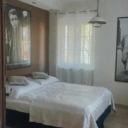 Pokoje Goscinne W Starym Kinie Homestay