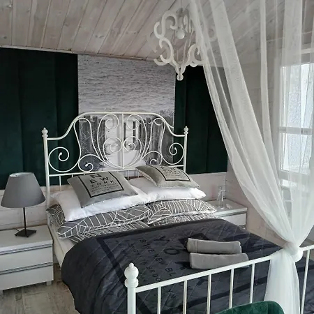 Lodge La *