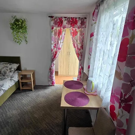 Apartment Akacja Pokoje Z Lazienkami *