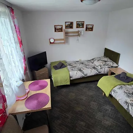 Apartment Akacja Pokoje Z Lazienkami *