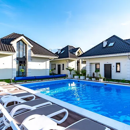 Holiday home Family - Dwupoziomowe Z Basenem