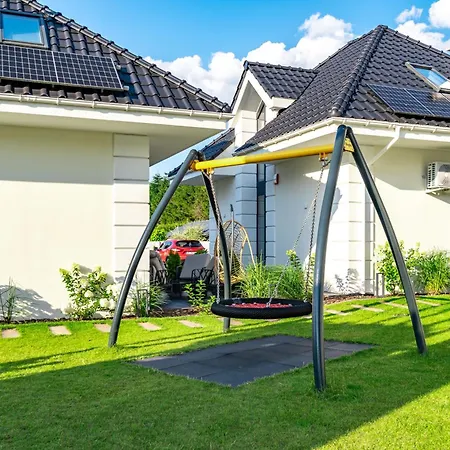 Holiday home Family - Dwupoziomowe Z Basenem Ustka