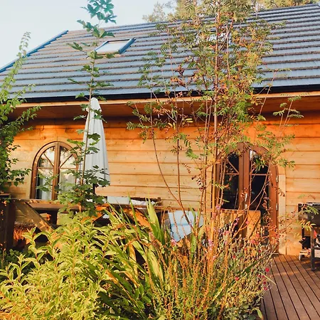 Woodorf-drewnem: Riverside Log With Outdoor Activities Holiday home *