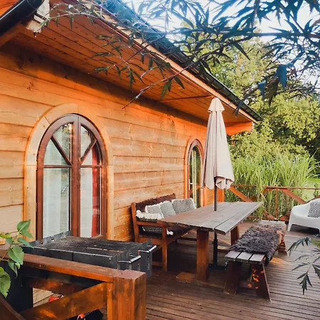 Holiday home Woodorf-drewnem: Riverside Log With Outdoor Activities