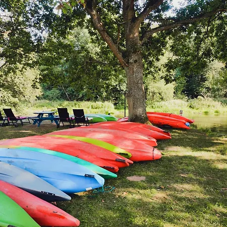 Woodorf-drewnem: Riverside Log With Outdoor Activities *