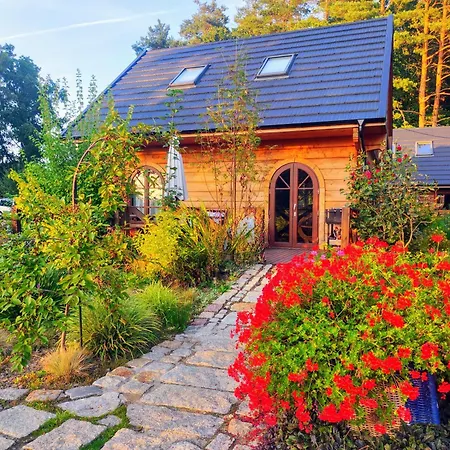 Woodorf-drewnem: Riverside Log With Outdoor Activities Holiday home *