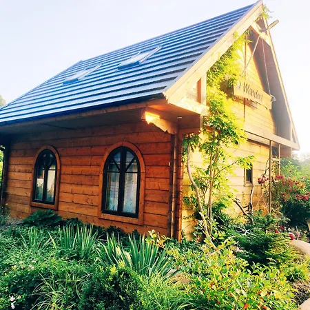 Woodorf-drewnem: Riverside Log With Outdoor Activities Holiday home
