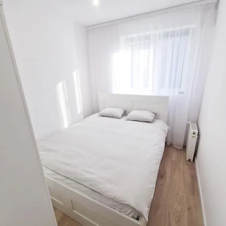 White - Kopernika *