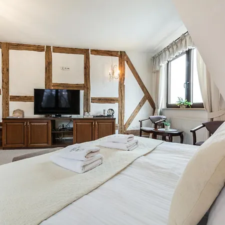 Bed & Breakfast Columbus - Limanowskiego 1 *