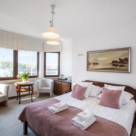 Bed & Breakfast Columbus - Limanowskiego 1 *
