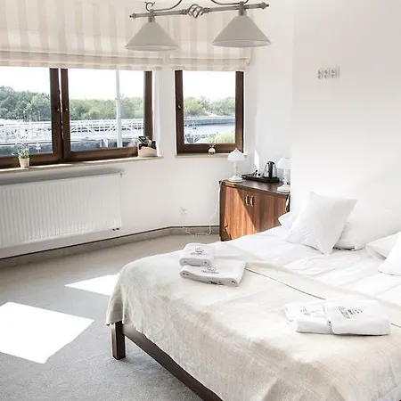 Columbus - Limanowskiego 1 Bed & Breakfast *