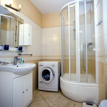 Apartament Raz Dwa Trzy *