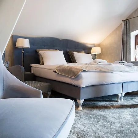 Mistral 4*