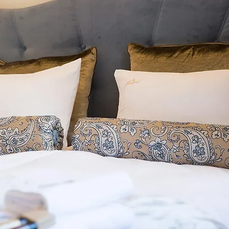 Mistral Bed & Breakfast 4*