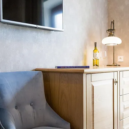 Mistral Bed & Breakfast 4*