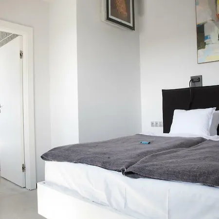 Apartment Port *