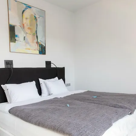 Apartment Port *
