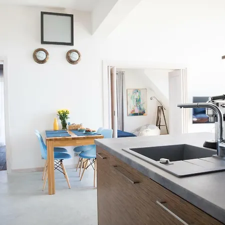 Apartment Port *